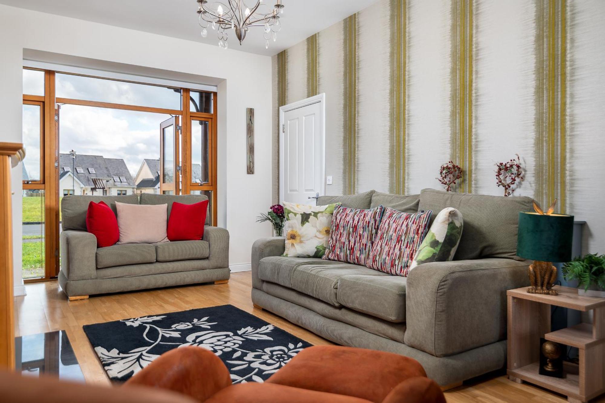 Shannonside - Stylish 5 Bed Marina Home & 40Ft Mooring Termonbarry Dış mekan fotoğraf