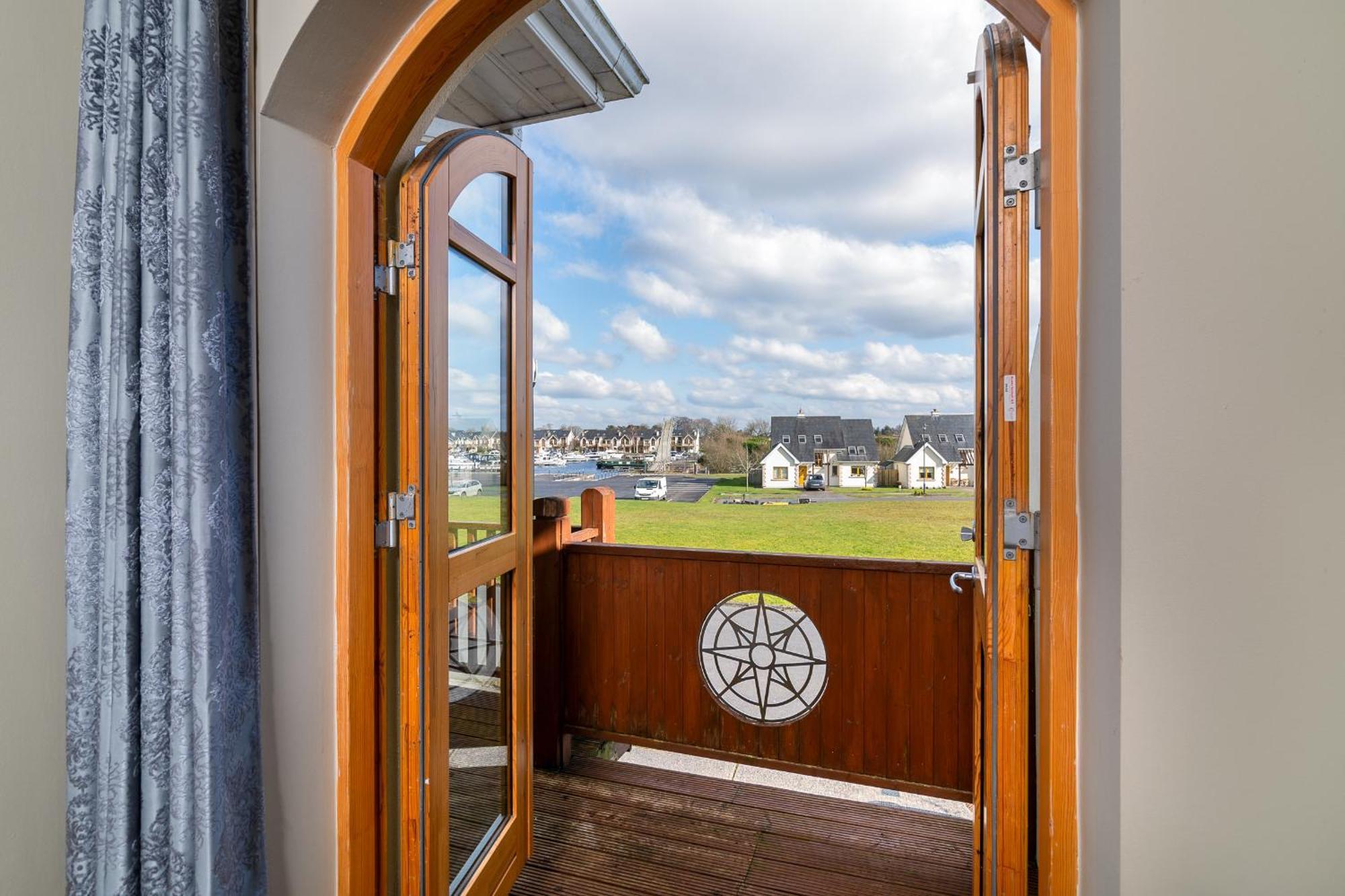 Shannonside - Stylish 5 Bed Marina Home & 40Ft Mooring Termonbarry Dış mekan fotoğraf