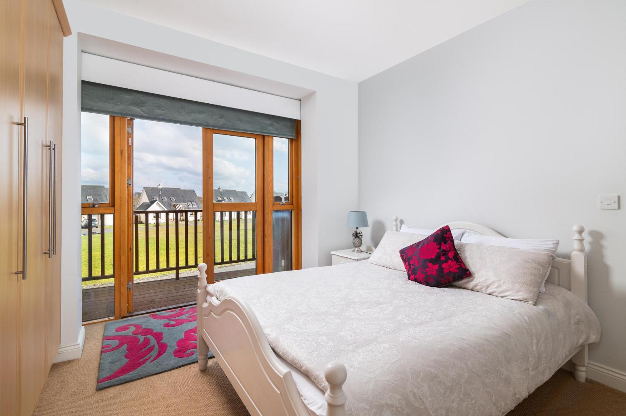 Shannonside - Stylish 5 Bed Marina Home & 40Ft Mooring Termonbarry Dış mekan fotoğraf